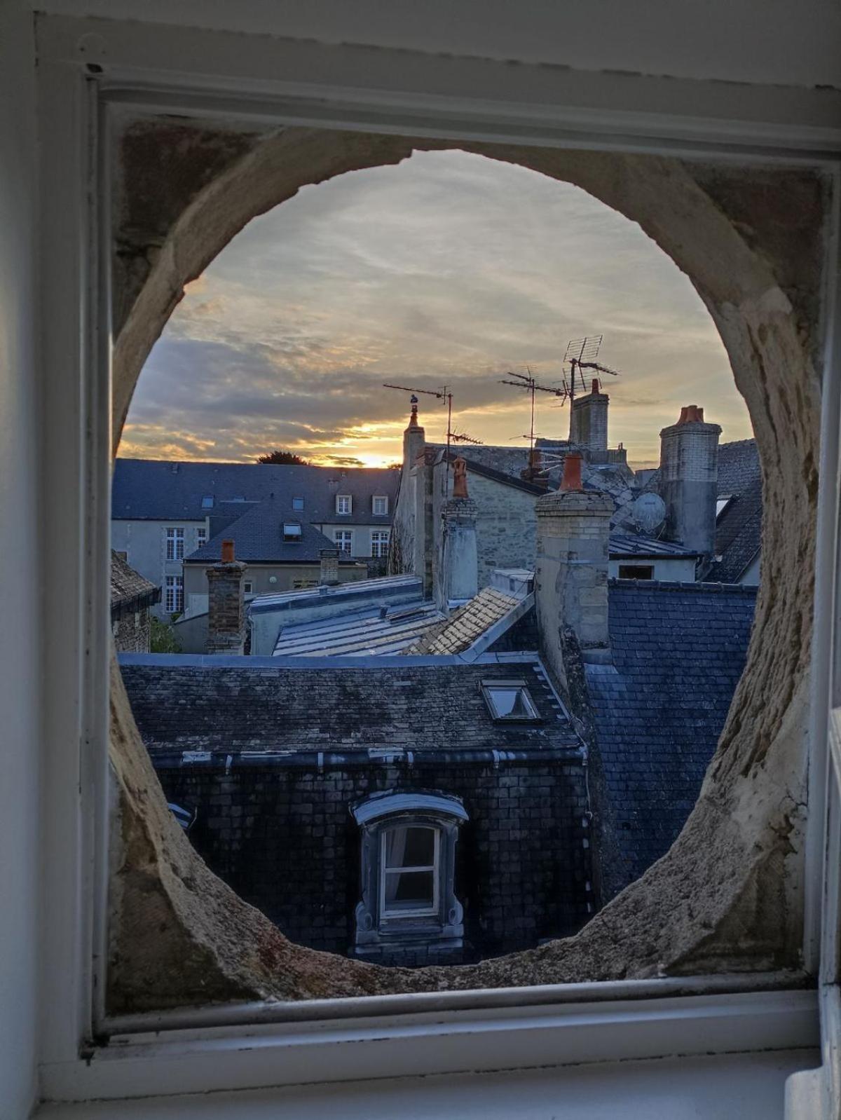 Charmant Appartement Renove バイユー エクステリア 写真